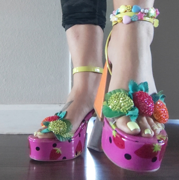 Betsy Johnson FRUIT Heels - Picture 2 of 14